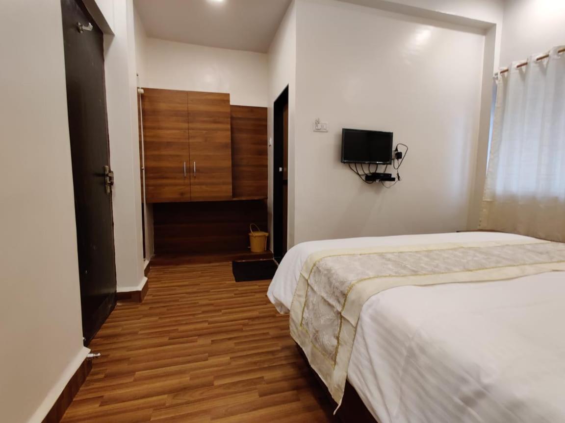 Hotel Surya Grande Kudal  Екстериор снимка