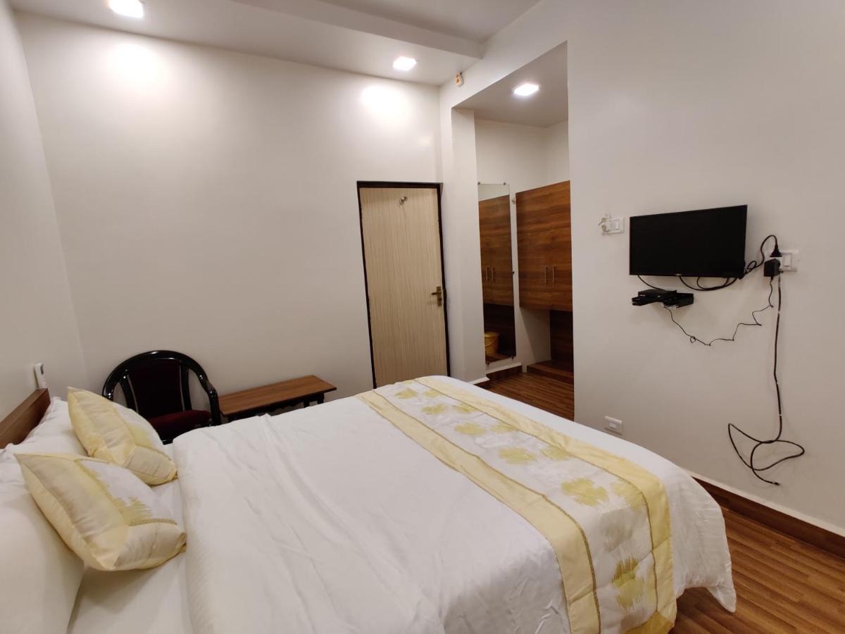Hotel Surya Grande Kudal  Екстериор снимка