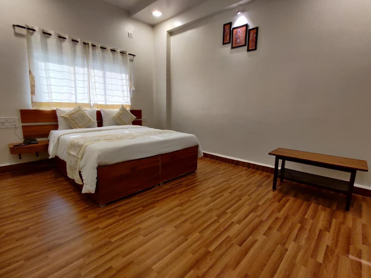 Hotel Surya Grande Kudal  Екстериор снимка